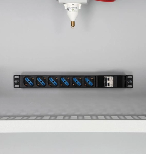 Rack de 6 prises électriques avec protection thermique pour armoire L 600