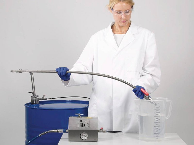 Pompe de prélèvement de solvants pour fûts, ATEX - Flexible d'écoulement - Bürkle
