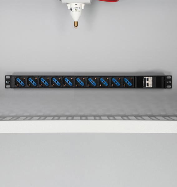 Rack de 10 prises électriques avec protection thermique pour armoire L 900 / 1100 / 1200